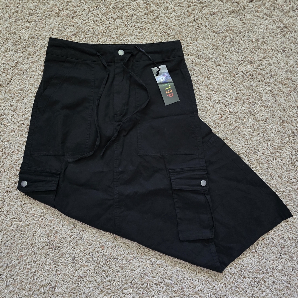 NWT Delia's by Dolls Kill Black Sense Of Wanderlust Cargo Skirt With Pockets